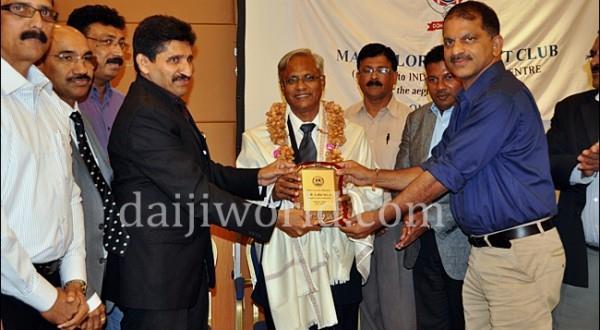 J R Lobo interacts with Mangalorean community in Qatar