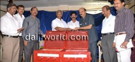 Mangalore MLA J R Lobo distributes vermicompost bins