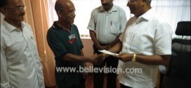 Mlore MLA J R Lobo hands over Cheque of CM's Relief Fund to Shaktinagar Resident
