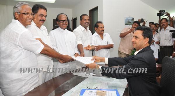 DK constituency Congress candidate Janardhana Poojary files nomination for LS election