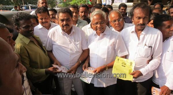 Mangalore Cong Veteran Ramanath Rai & MLA J R Lobo woo auto drivers around city
