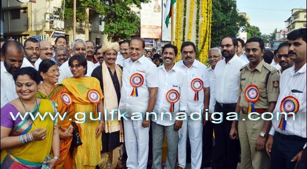 Bantara Yane Nadavara Matra Sangha hand over's Bunts Hostel Circle to MCC