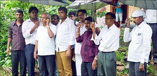 Mangalore Dead Fish Galore! MLA J R Lobo Visits Karmbikere in Jeppinamogaru