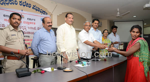 M’lore: ID cards distributed for first time to sexual minorities