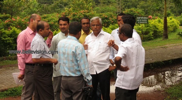 M’lore: MLA J R Lobo instructs horticulture dept to clear wild vegetation at Kadri Park