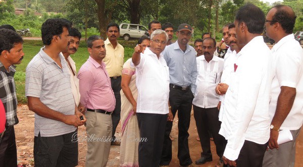 Mangalore: MLA J R Lobo seeks permission from railways to develop Kongoor mutt Road