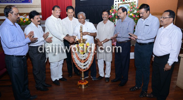 Mangalore: Dist Admin observes 99th birth anniversary of Devaraj Urs