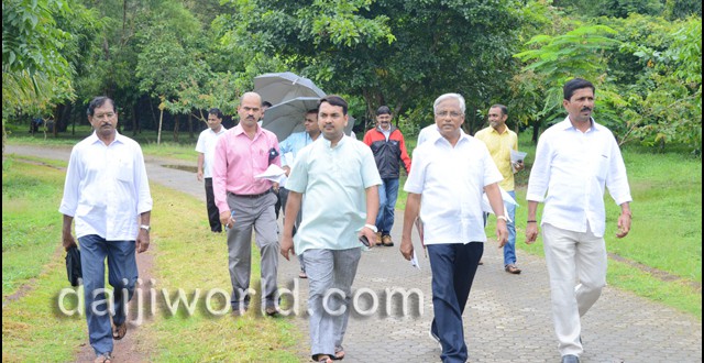 Mangalore: Daijiworld impact - J R Lobo inspects Kadri Park, promises to set it right in a week