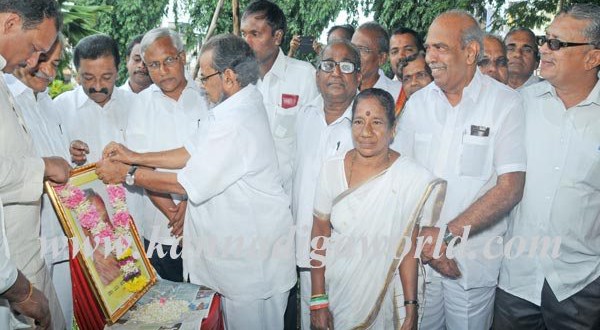 District Congress Association pays tribute to Late Dr Ananthamurthy.