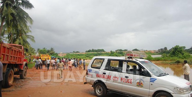 Illegal sand mining busted in Adam Kudru