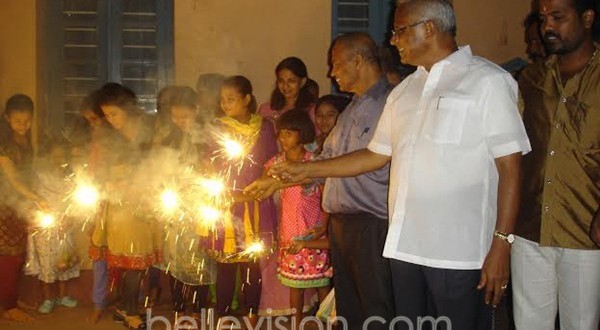 Mangalore: MLA J R Lobo celebrates Deepavali with inmates of Bagini Samaj