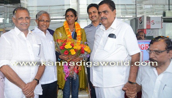 Grand welcome to Athlete M.R.Poovamma in Mangalore.