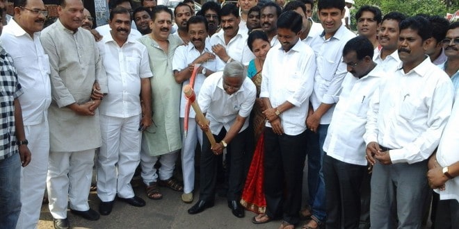 ಮಂಗಳೂರು ಮಹಾನಗರ ಪಾಲಿಕೆಯ ವ್ಯಾಪ್ತಿಯ ಕೋಡಿಯಾಲ್ ಬೈಲ್ ವಾರ್ಡಿನ ಕೋಡಿಯಾಲ್ ಗುತ್ತು ಗುದ್ದಲಿ ಪೂಜೆಯನ್ನು ಮಂಗಳೂರು ದಕ್ಷಿಣ ವಿಧಾನಸಭಾ ಕ್ಷೇತ್ರದ ಶಾಸಕರಾದ ಶ್ರೀ ಜೆ.ಆರ್ ಲೋಬೊರವರು ನೆರವೇರಿಸಿದರು.
