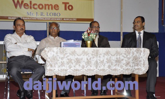 Kuwait : J R Lobo meets Coastal Karn NRIs, discusses AI Express issues