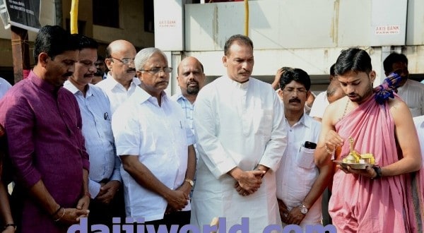 Mangaluru: ‘Road’ politics mar as Bunts Hostel – Jyothi concrete work begins