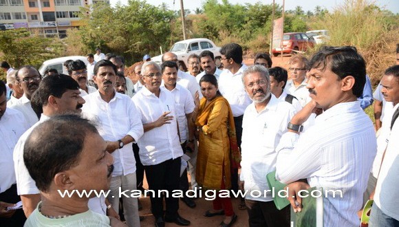 MCC commissioner inspects spot at Pumpwell for constructing modernized bus stand.