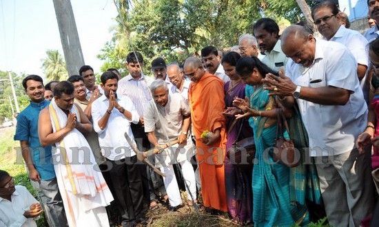 Mangaluru: MLA J R Lobo inaugurates Gujjarakere Pond Development Work
