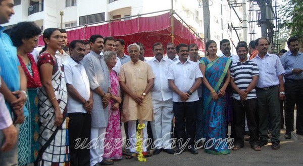 Mangaluru: J.R. Lobo performs Guddali Pooja for road works