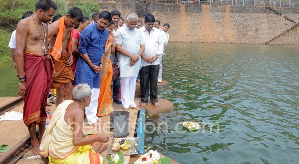 Bantwal: Minister Ramanath Rai offers Bhagina to Netravati River, lifeline of DK district