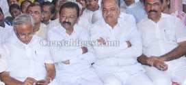 Land Bill is Modi govt’s green signal for companies to snatch farmers’ land: Cong