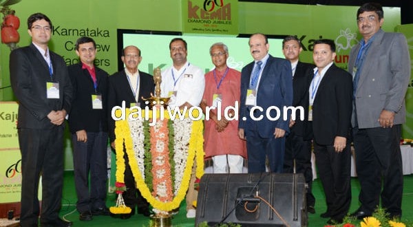 M’luru: U T Khadar inaugurates cashew summit