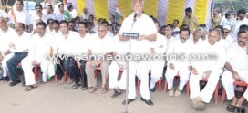 District congress protests against the governments Land Bill amendment.