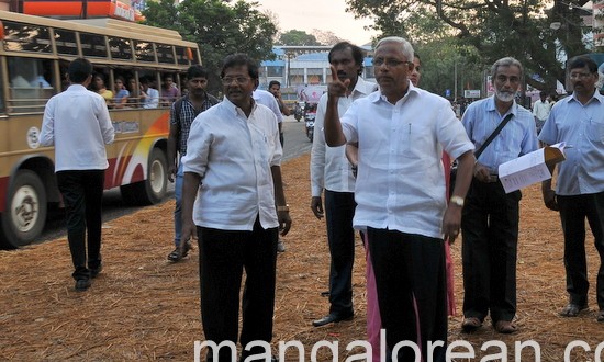 Mangaluru: MLA J R Lobo Inspects Kadri - Nanthur Road concreting work