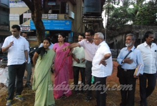 Mangaluru: J.R. Lobo inspects Nanthur road concreting work