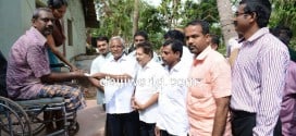 M'luru: J R Lobo hands over Rs 70,000 for house renovation