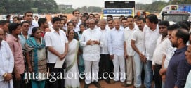 Janardhan Poojary along with MLA Lobo and Congress Party workers Send Hore Kanike to Ullal Dargah