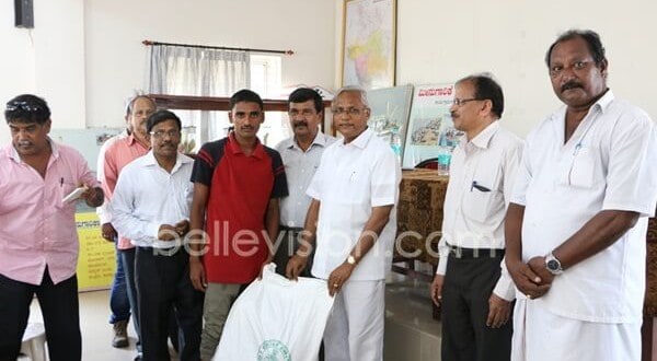 Mangaluru: MLA J R Lobo convenes meeting with officers to address grievances of fishermen