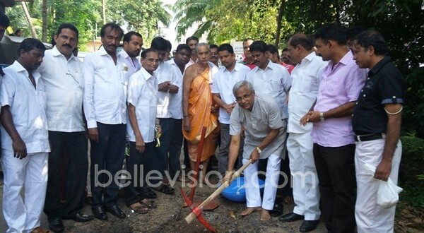 Mangaluru: MLA J R Lobo lays foundation to concreting Kadri Kambla Main Road @ Rs 2.30 crore
