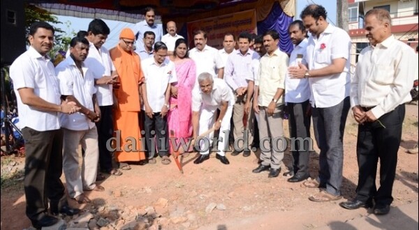 J R Lobo lays foundation for mini park at Bejai