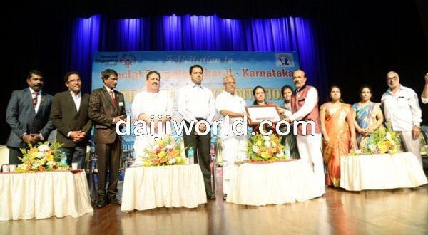 Mangaluru: J R Lobo felicitates Special Olympics Bharat team