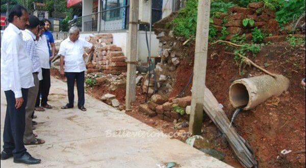 Mangaluru: MLA J R Lobo reviews ongoing concreting-road work at Balmatta