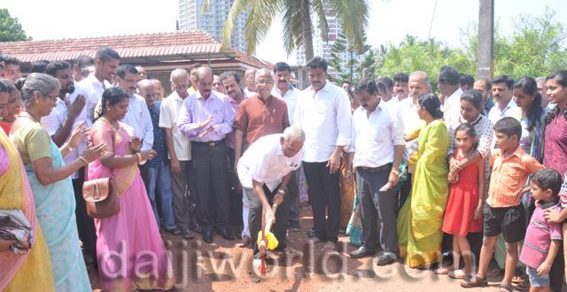 MLA J R Lobo lays foundation for Kankanady B ward concrete road