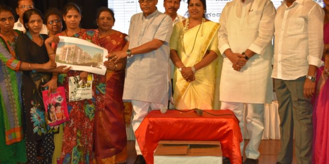 ಪುರಭವನದಲ್ಲಿ ಅಶ್ರಯ ಯೋಜನೆಯಡಿಯಲ್ಲಿಸುಮಾರು 920 ಅರ್ಹ ಆಶ್ರಯ ಫಲಾನುಭವಿಗಳಿಗೆ ಜಿ+3 ಮಾದರಿಯ ಫ್ಲಾಟ್ ಗಳ ಹಂಚಿಕೆ