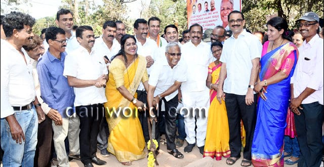 Mangaluru: 40-year dream closer to reality as Lobo flags off Kulshekar-Kannagudde road work