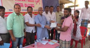 ಹಮಾಲಿ ಕಾರ್ಮಿಕರ ಗುರುತಿನ ಚೀಟಿ ವಿತರಣೆ