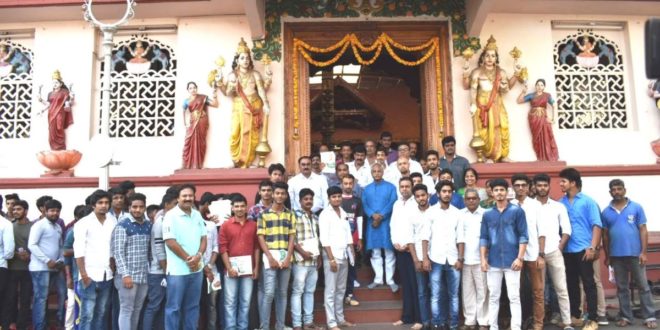 ಕಾರ್ ಸ್ಟ್ರೀಟ್ ಪರಿಸರದಲ್ಲಿ ಕಾಂಗ್ರೆಸ್ ಅಭ್ಯರ್ಥಿ ಲೋಬೊರವರಿಂದ ಮತ ಯಾಚನೆ.