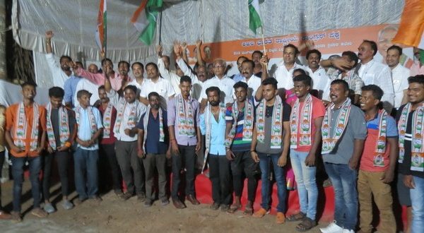 35ಕ್ಕೂ ಅಧಿಕ ಬಿಜೆಪಿ ಕಾರ್ಯಕರ್ತರು ಕಾಂಗ್ರೆಸ್ಸಿಗೆ ಸೇರ್ಪಡೆ
