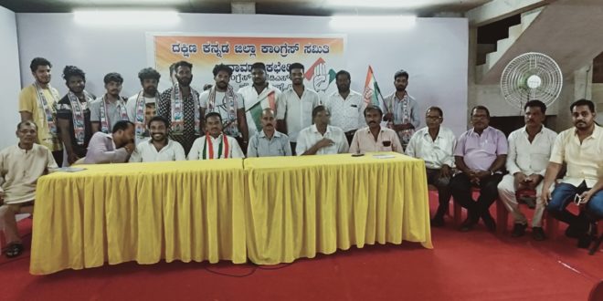 ಅತ್ತಾವರ ವಾರ್ಡಿನ ಹಲವು ಬಿಜೆಪಿ ಕಾರ್ಯಕರ್ತರು ಕಾಂಗ್ರೆಸ್ ಪಕ್ಷಕ್ಕೆ ಸೇರ್ಪಡೆ.